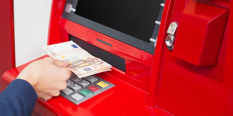 Chuyển tiền vào tài khoản chính để rút tiền